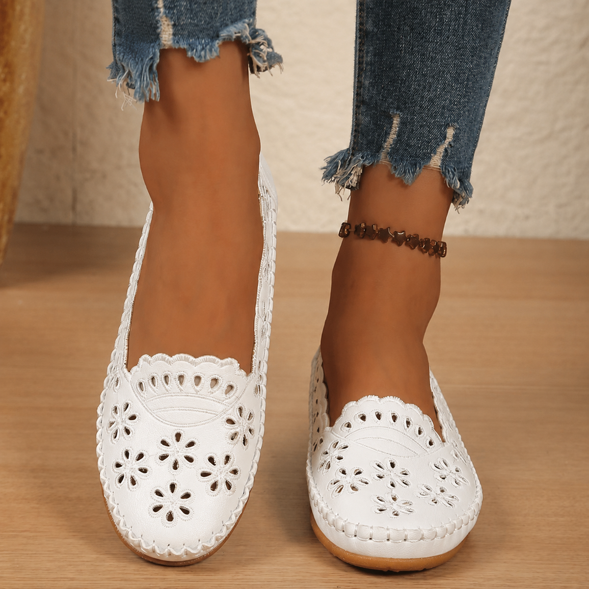 Women’s Vintage Floral Cutout Flats