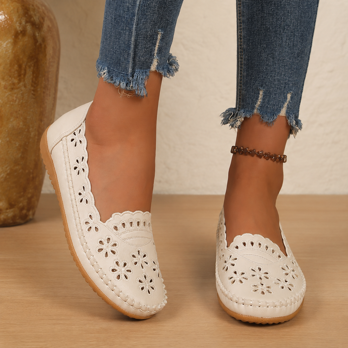 Women’s Vintage Floral Cutout Flats
